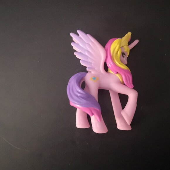 A Collection of 6 Various My Little Pony Figurines Approximate 2" - Picture 7 of 10